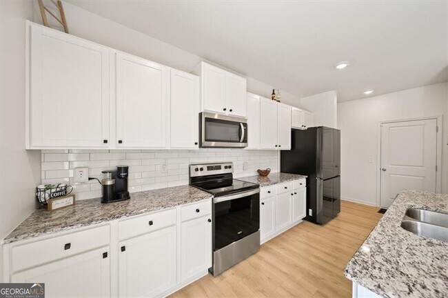 Building Photo - 218 Lookout Dr