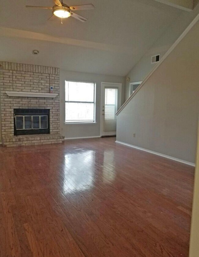 Building Photo - 3210 Festus Dr