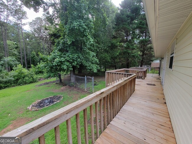 Building Photo - 104 Denhaven Dr