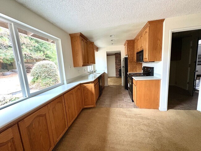 Building Photo - Spacious 3-Bedroom Home with Large Deck