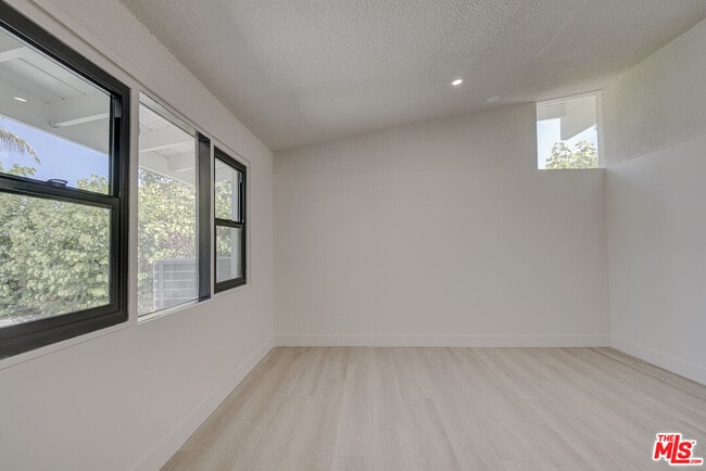 Building Photo - 5452 Rockledge Dr