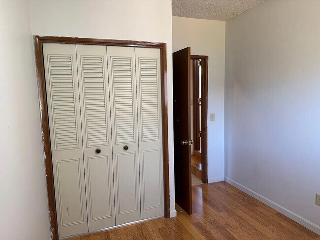 Building Photo - 1422 Lawnridge Ave
