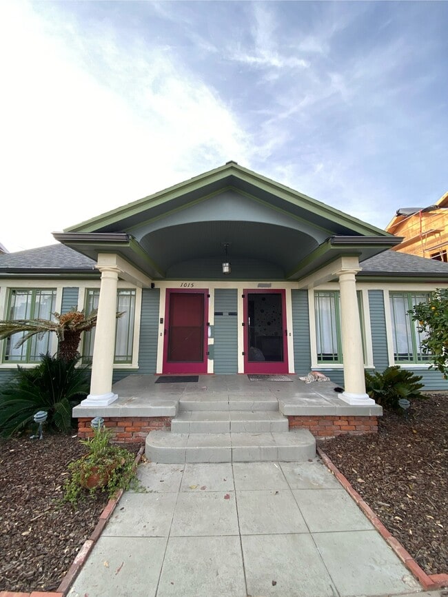 Building Photo - 1015 Manzanita St