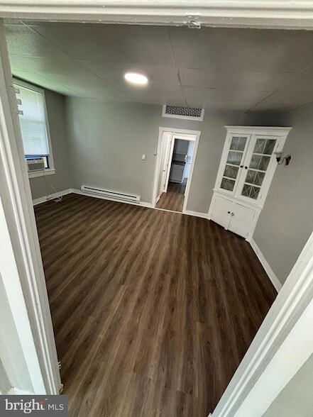 Building Photo - 703 Travers St