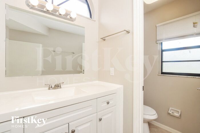 Building Photo - 601 Londonderry Cir SE