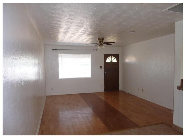 Building Photo - 3027 W San Miguel Ave