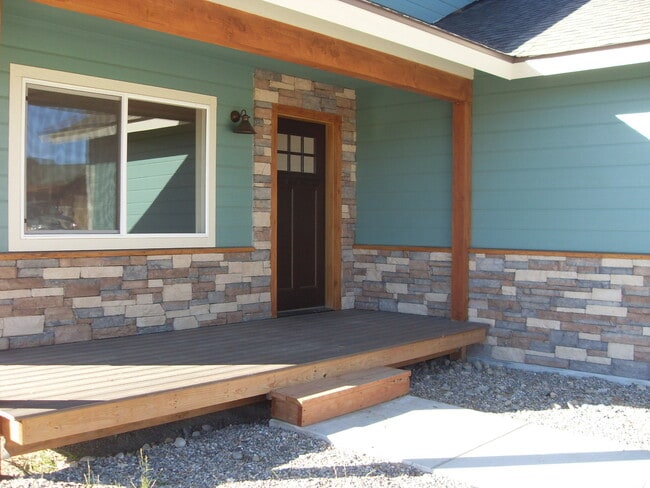 Building Photo - Unfurnished 3 Bedroom Home in Lake Hatcher