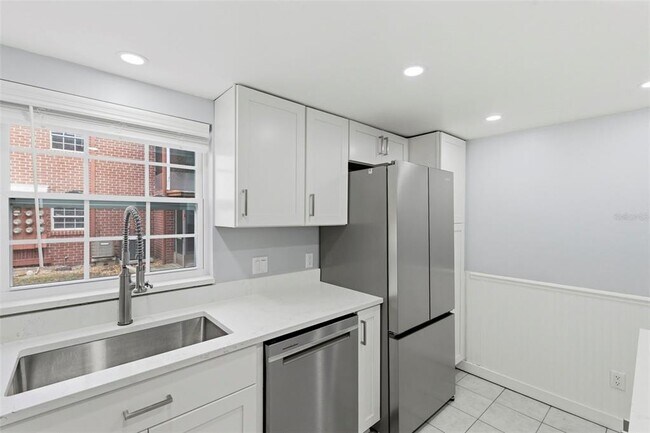 Building Photo - 1125 83rd Ave N