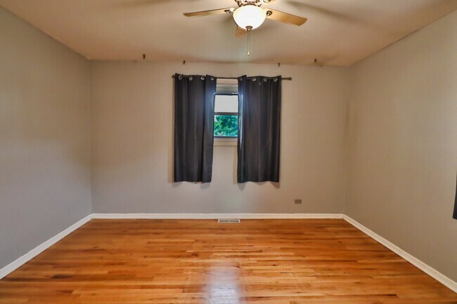Building Photo - 7119 Stanford Dr