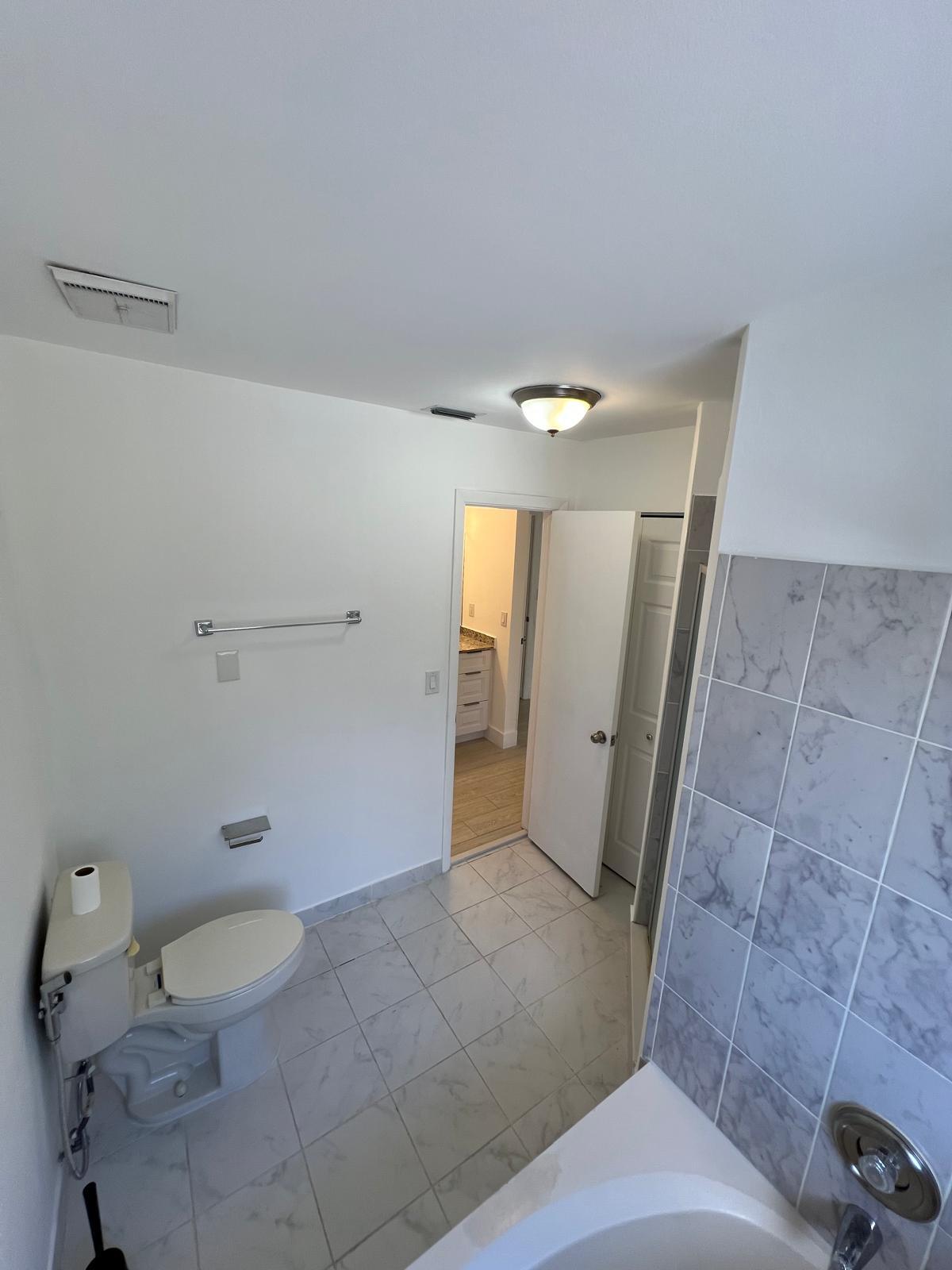 Building Photo - 1060 SW 111th Way