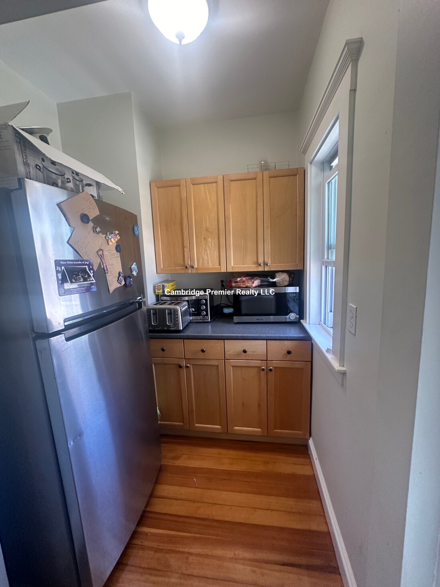 Building Photo - 399 School St