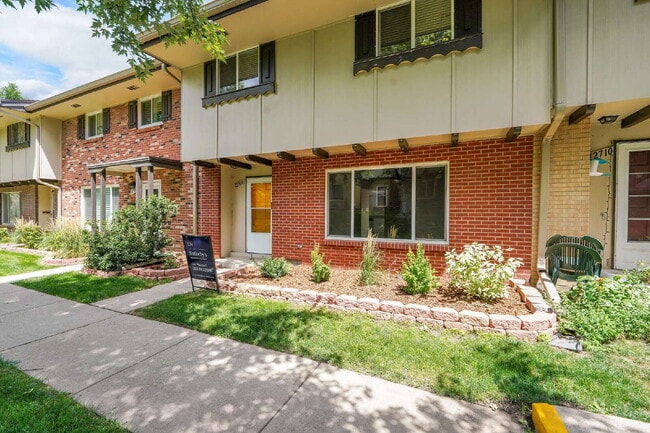 Building Photo - $2,550.00 - 4 Bedrooms, 2.5 Bathroom, Town...