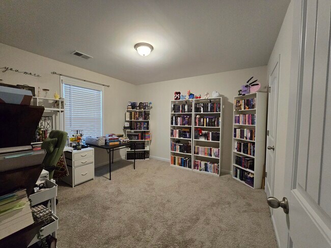 Building Photo - 437 Conifer St