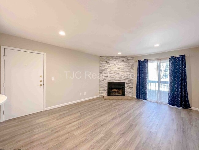 Building Photo - 8335 Fairmount Dr