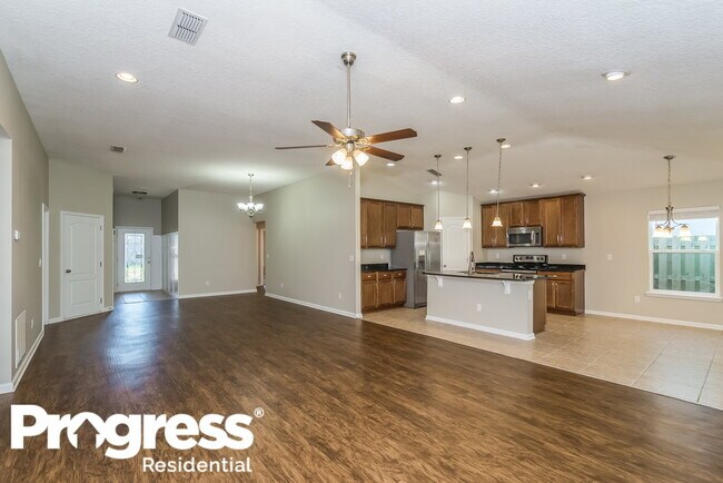 Building Photo - 15846 Canoe Creek Dr