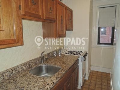 Building Photo - bedroom in Malden MA 02148