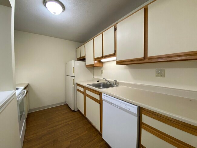 Building Photo - 131 Eastern Ave