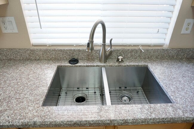 Building Photo - 3033 E Hononegh Dr