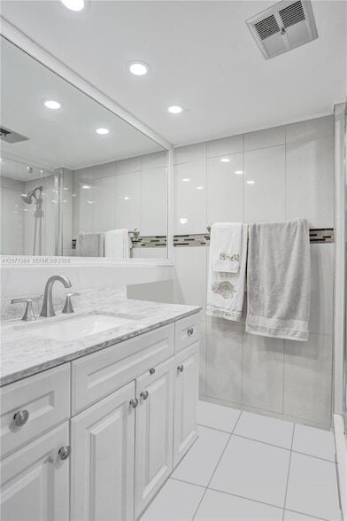 Building Photo - 5961 NW 61st Ave