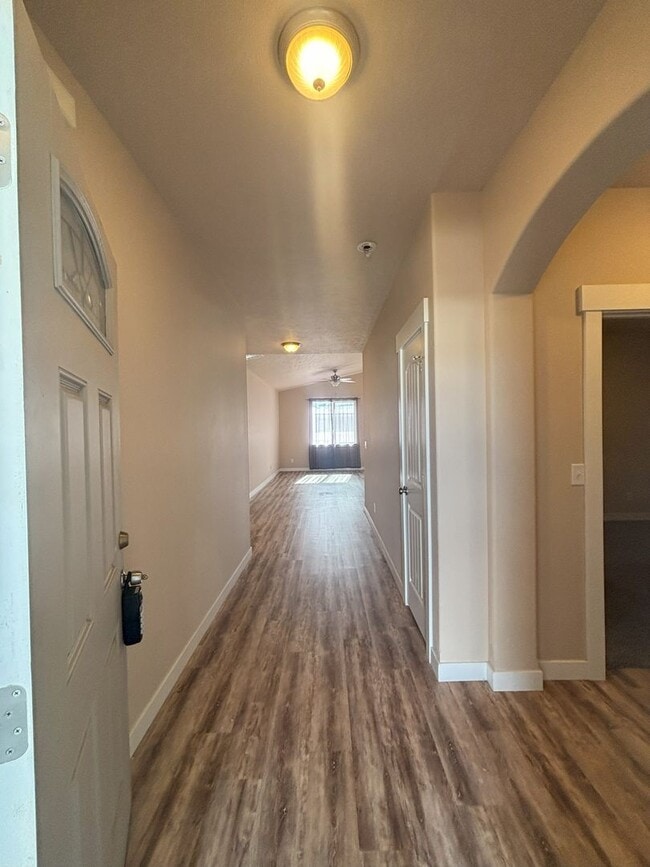 Building Photo - Beautifully Maintained 3-Bed, 2-Bath Home ...