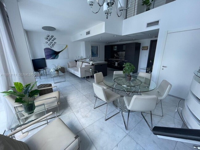 Building Photo - 200 Biscayne Blvd Way