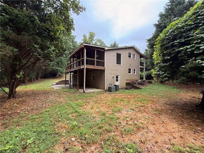 Building Photo - 1505 Hillcrest Dr