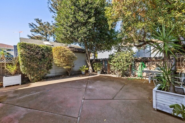 Building Photo - 1033 Central Ave