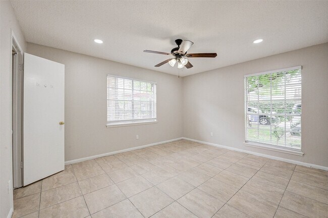 Building Photo - 7900 Westheimer Rd