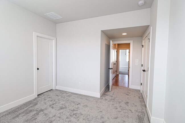 Building Photo - Luxury New Construction Townhome in Bryant...