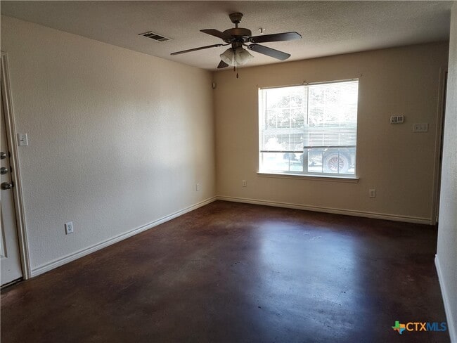 Building Photo - 1307 Cavalry Ln