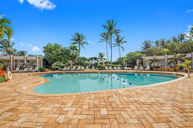 Building Photo - 5055 Collins Ave