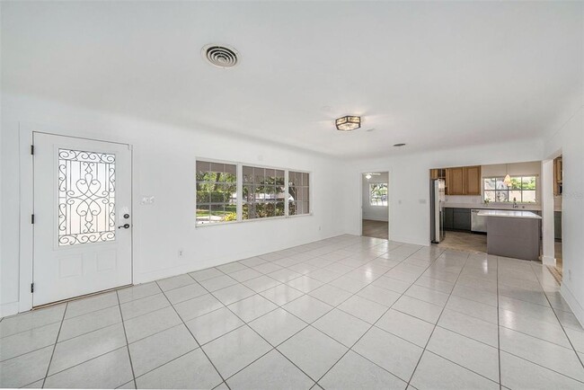 Building Photo - 1100 Snell Isle Blvd NE