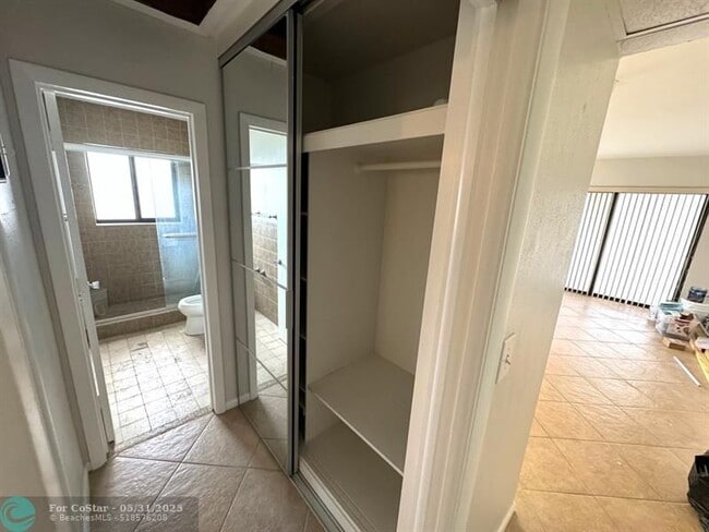 Building Photo - 3208 SE 11th St