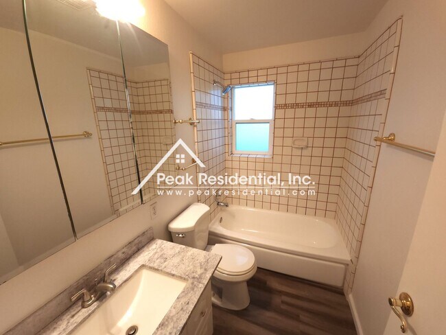 Building Photo - Nice 3bd/1.5 ba Carmichael Home With RV Access!