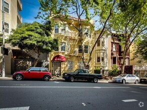 Building Photo - TOP FLOOR! LARGE CLOSET! On-Site LAUNDRY! ...