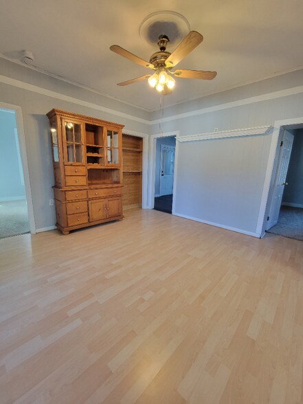 Building Photo - 129 Snow St