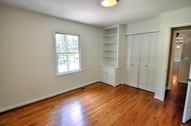 Building Photo - Lovely Ranch in Hope Valley North - Durham