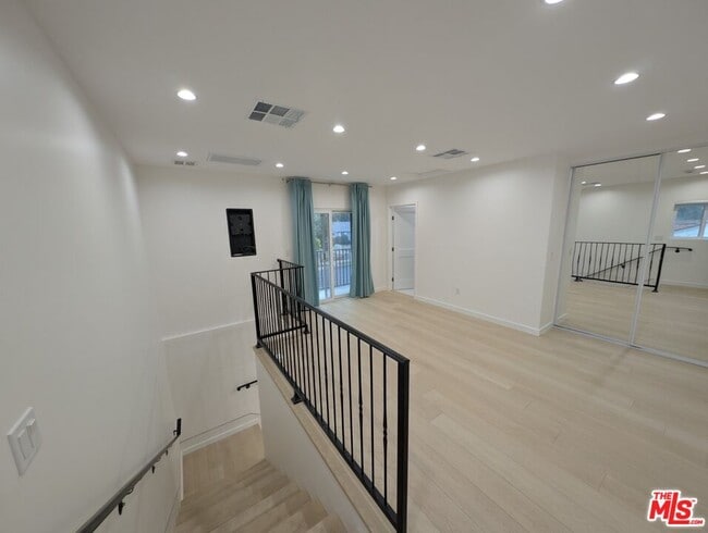 Building Photo - 10623 Stanwin Ave