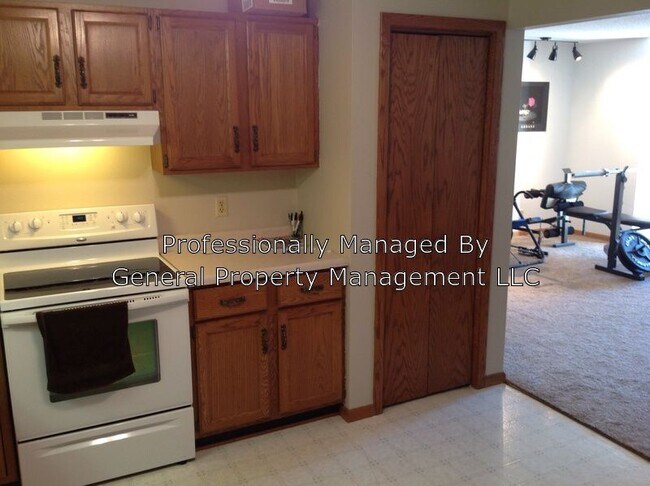 Building Photo - 2305 Martin St Apt 12 2305 Martin Street 12