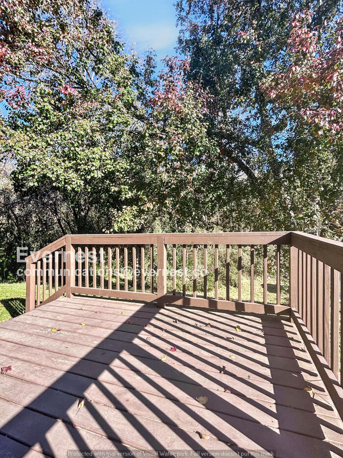 Building Photo - 542 Newcastle Rd