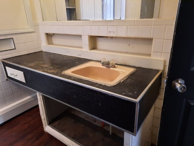 Building Photo - 32 Douw St