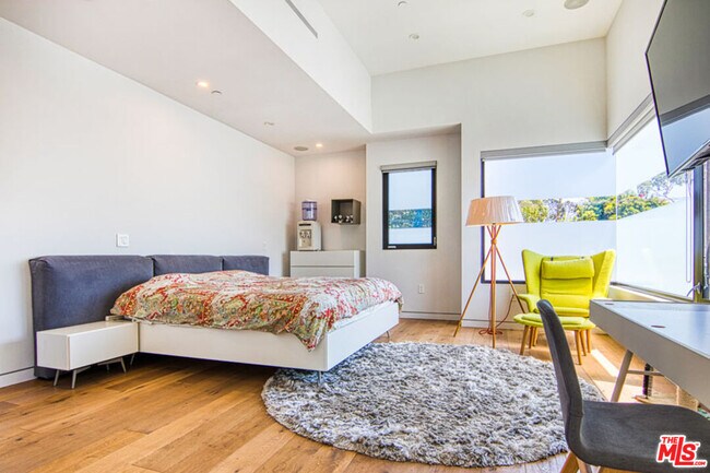 Building Photo - 2345 27th St