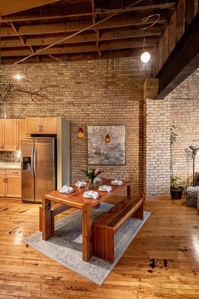 Dining Room - 111 Roberts St N