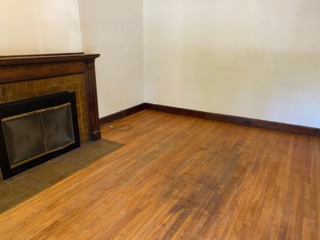 Building Photo - 4-Bedroom, 1.5-Bath Home Just A Few Blocks...