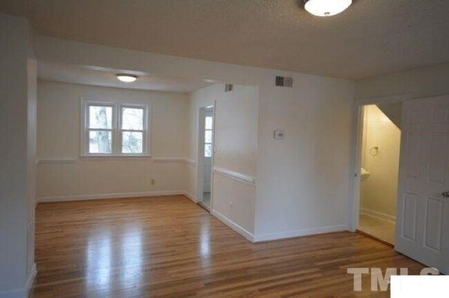 Building Photo - 1637 Sutton Dr