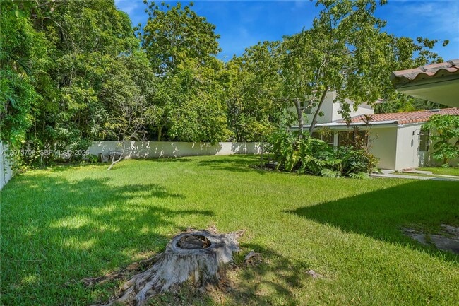 Building Photo - 8775 SW 53rd Ct