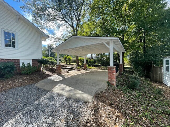 Building Photo - Updated 3/2 House in Old East Rome $1,895