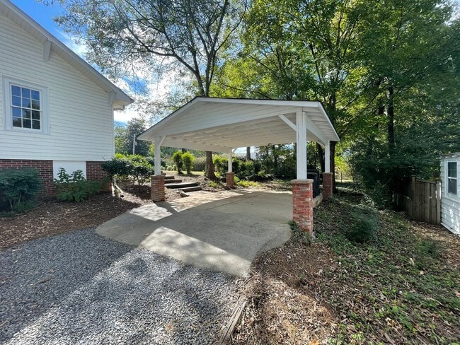 Building Photo - Updated 3/2 House in Old East Rome $2,150