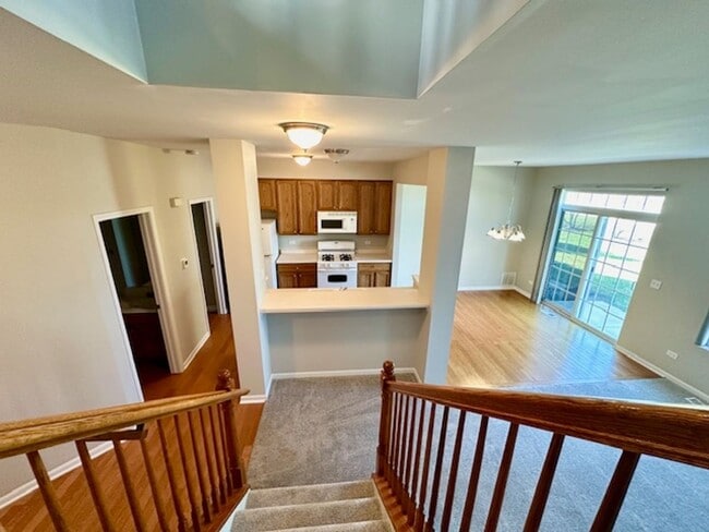 Building Photo - Excellent 2 Bedroom Plus Huge Loft  2.5 Bath and 2 car attached garage