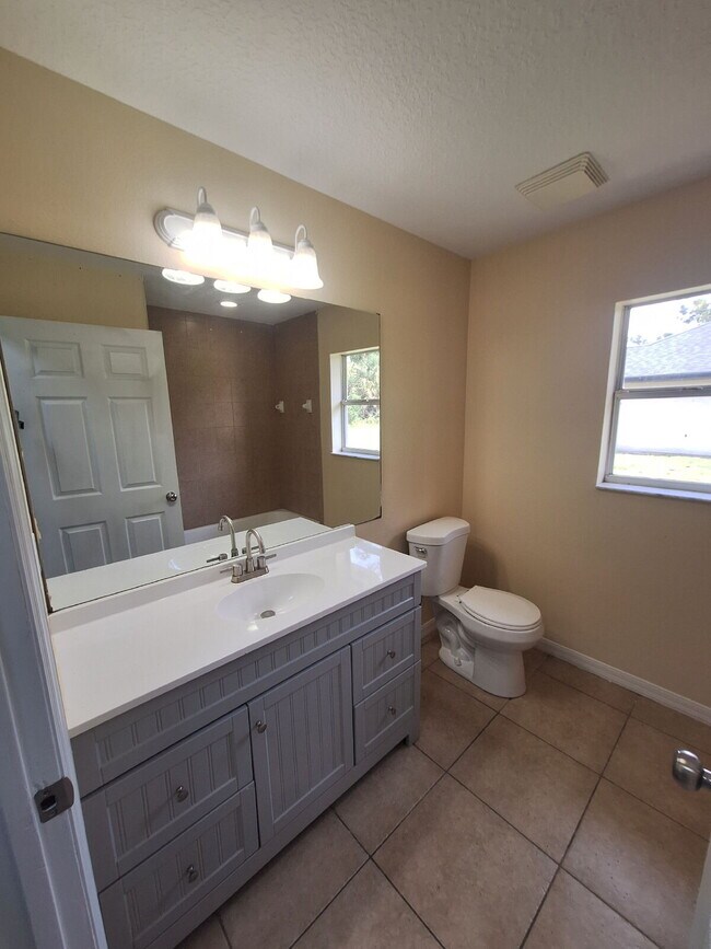 Building Photo - 3/2 Annual Rental Near Atwater Elementary School